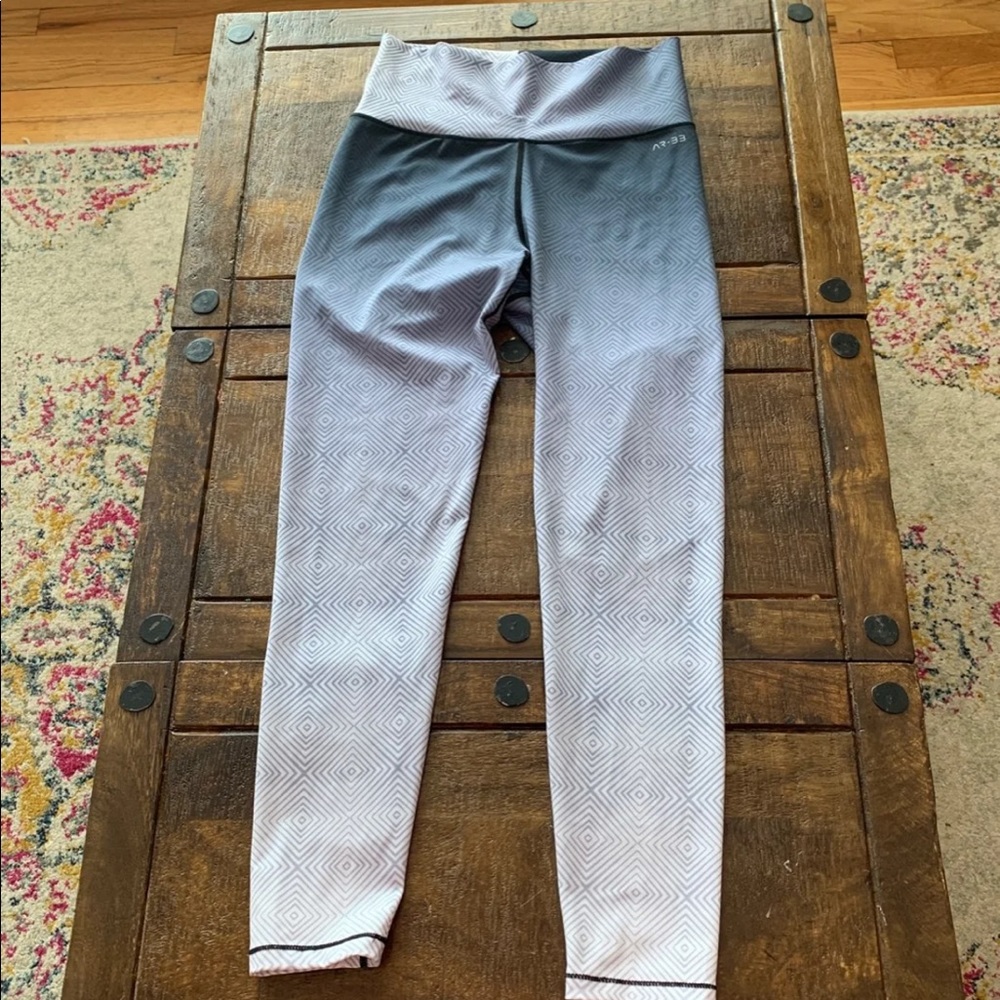 AR-33 ombré leggings sz s